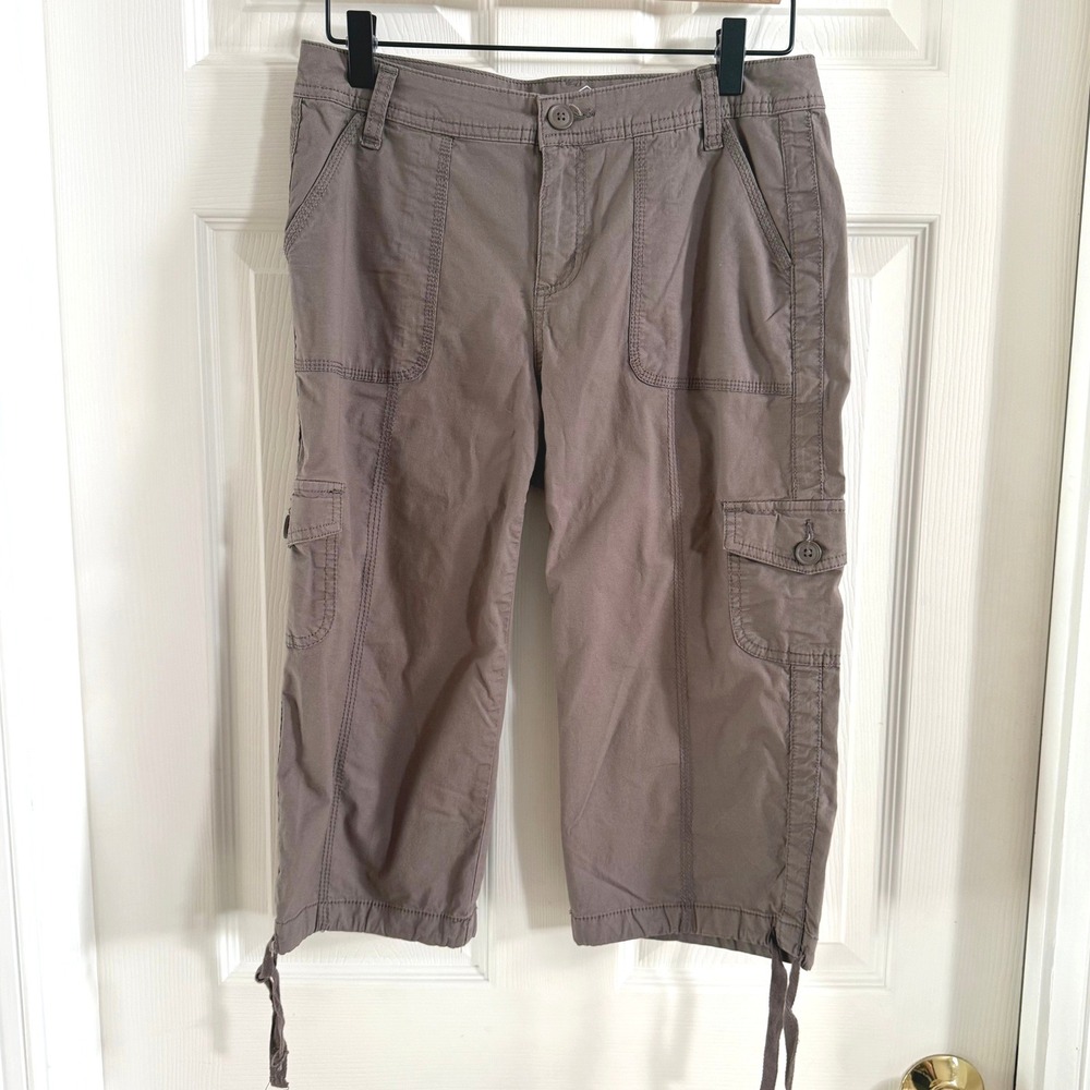 St Johns Bay Womens Taupe Cargo Capri Pants Size 6 Petite Stretch Utility Crop